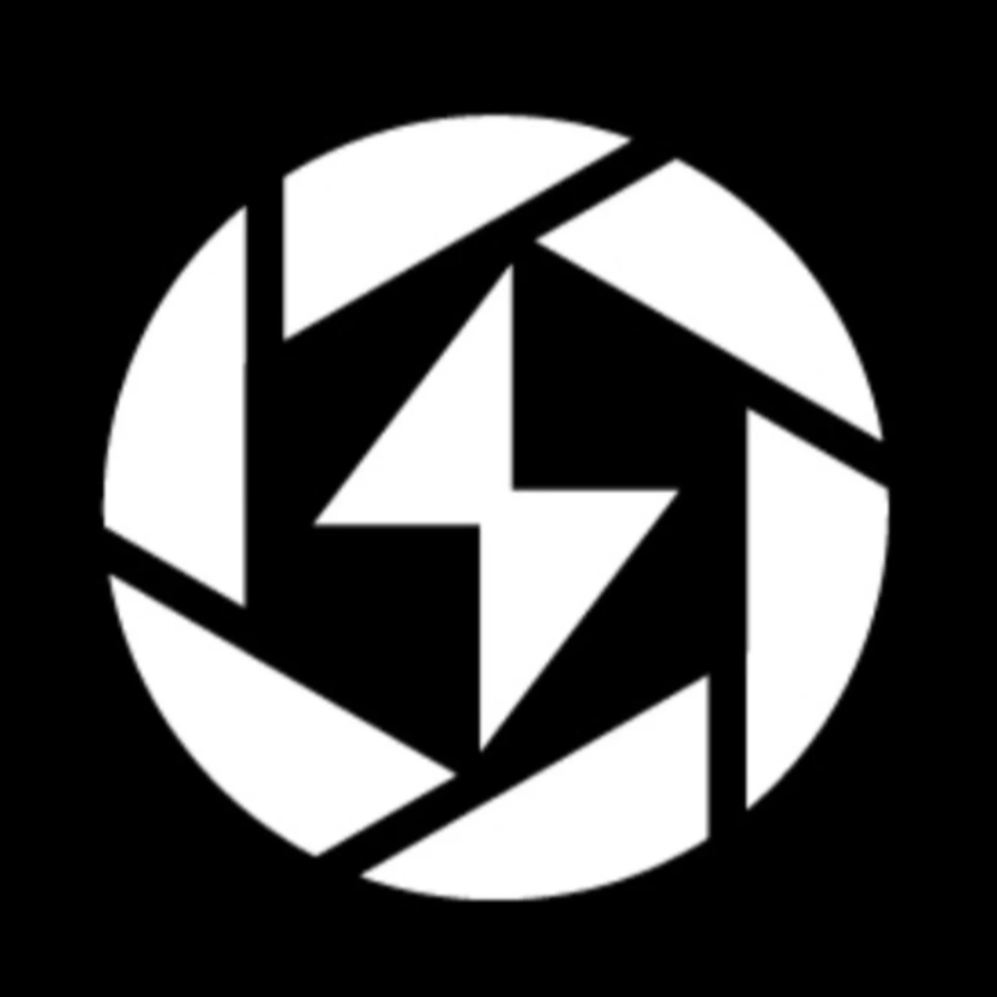 LUXELENS logo